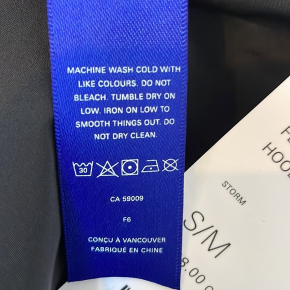 Kit and Ace - Feather Light Hooded Jacket- NWT - Picture 7 of 12